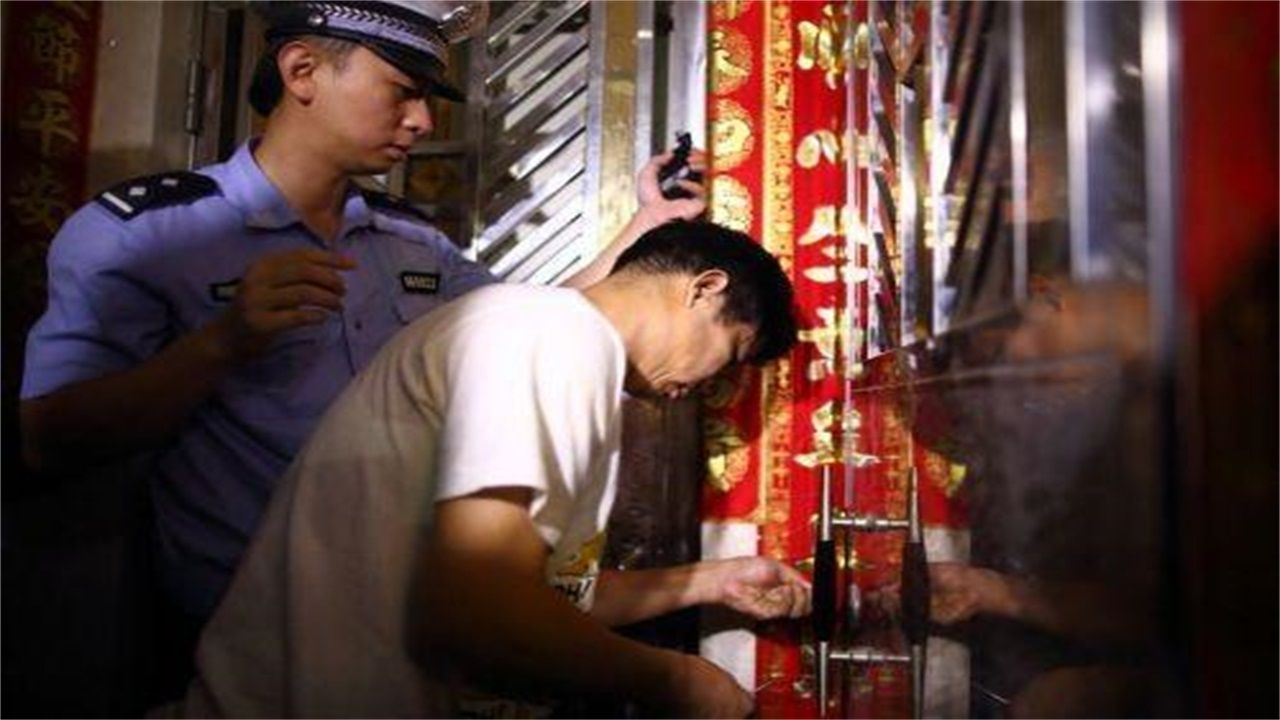 6个3开锁公司请开锁师傅开了锁后，师傅为什么一般都不进门，就算主人请也不进去？